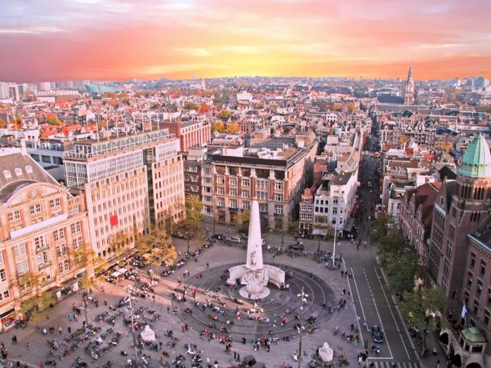 Gėlių paradas Olandijoje - šventinis pasiūlymas - NNN