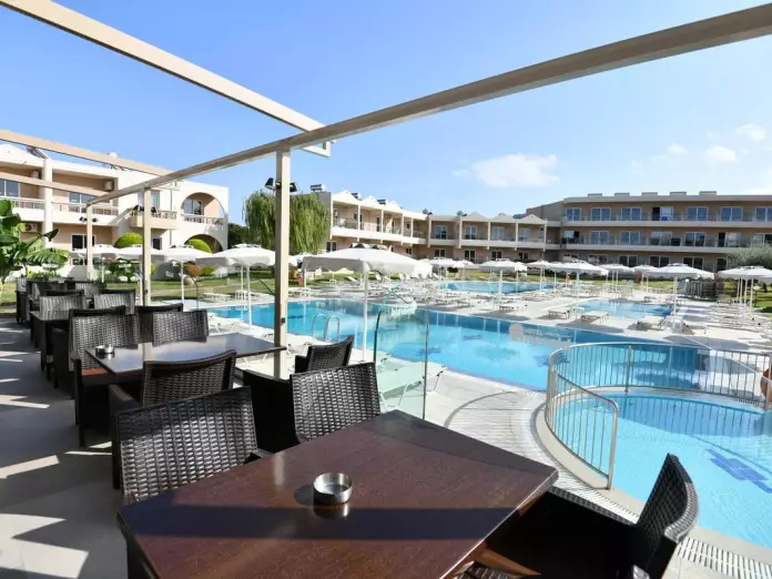 Emerald Hotel - poilsinė kelionė - NNN