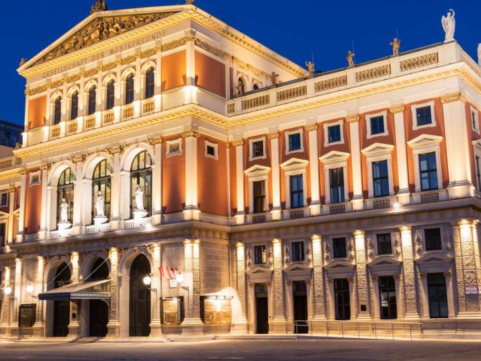 Kalėdinės mugės Vienoje - šventinė kelionė - NNN