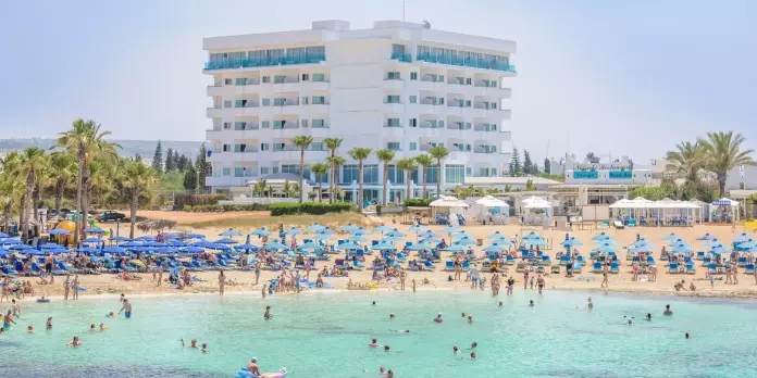 Tasia Maris Sands - Larnaka