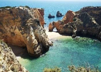 Algarvė - šiluma alsuojantis Portugalijos regionas. Gidas po kerinčios gamtos šalį!