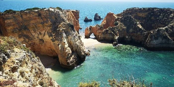 Algarvė - šiluma alsuojantis Portugalijos regionas. Gidas po kerinčios gamtos šalį!