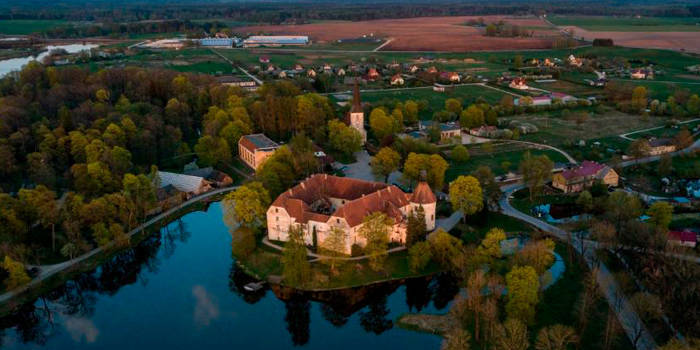 Jaunpilio pilis - Viešbučiai Jaunpilyje